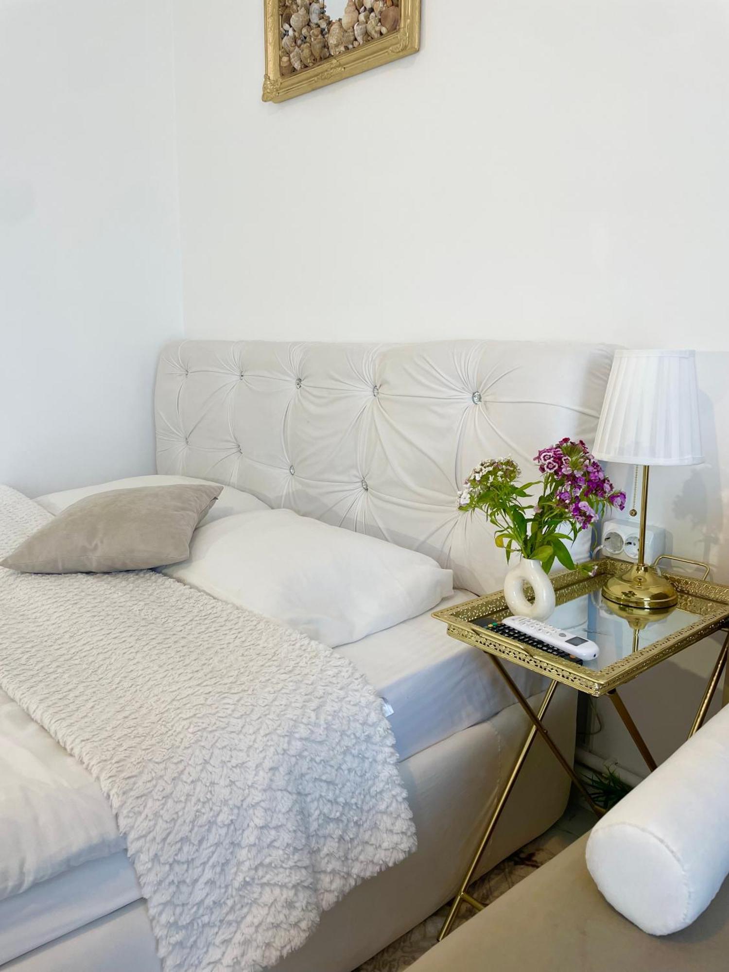 Vila Cris Apartments Нэводари Экстерьер фото
